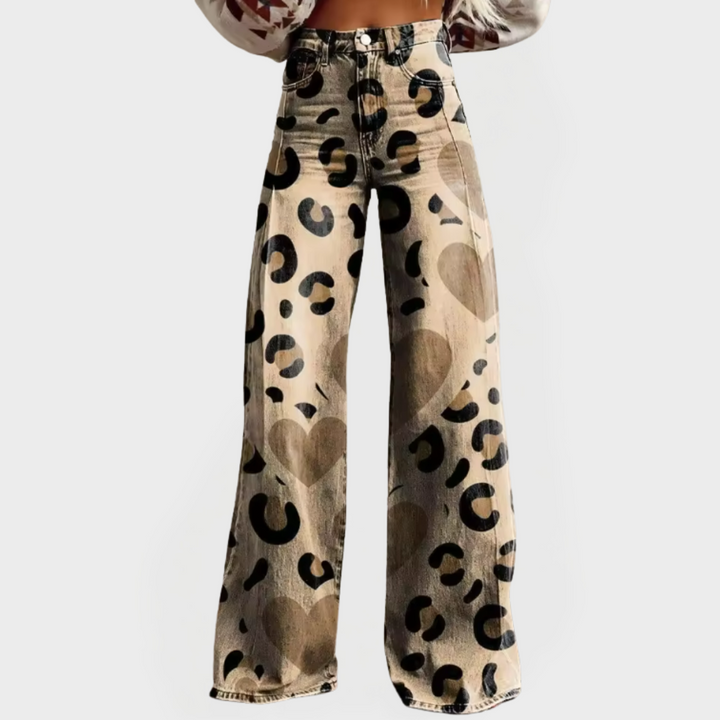 Zuzana – Fialové Džíny s Leopardím Vzorem a Srdíčky