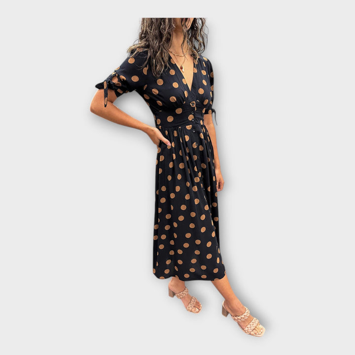 Adéla – Elegantní Šaty s Moderním Vzorem a Nadčasovou Elegancí