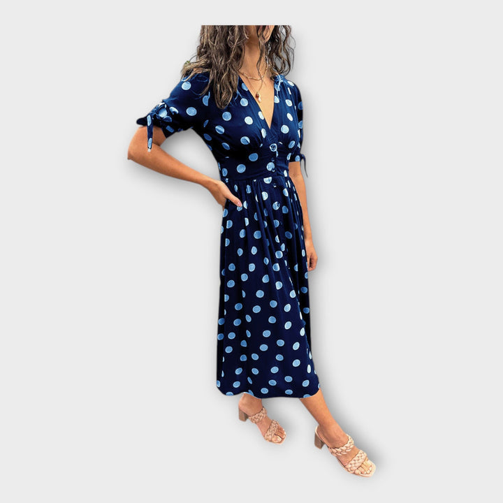 Adéla – Elegantní Šaty s Moderním Vzorem a Nadčasovou Elegancí