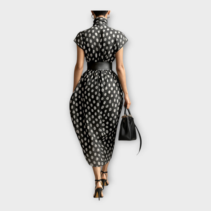 Adéla – Dlouhé Šaty s Rafinovanou a Nadčasovou Estetikou