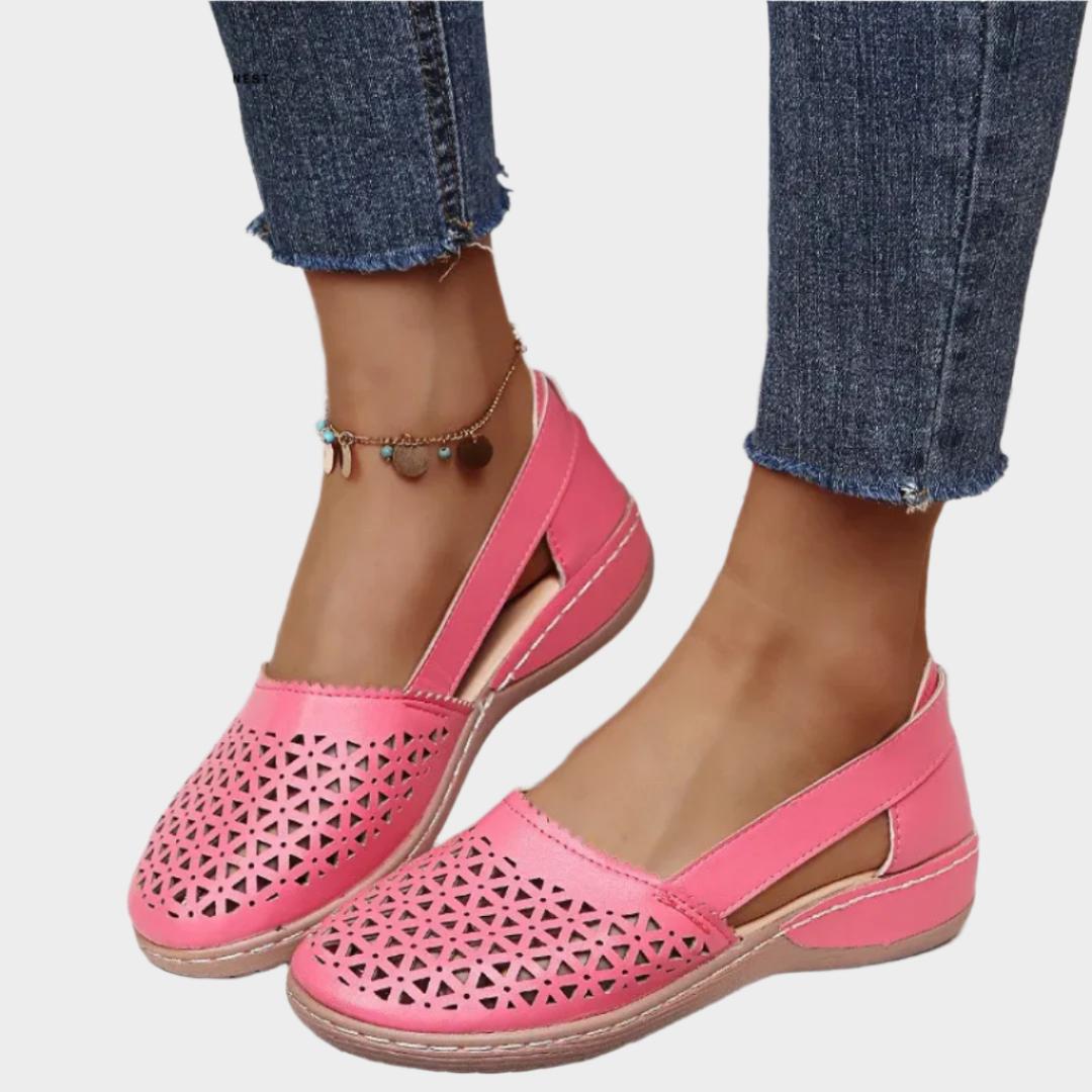 Adéla – Anatomické Kožené Baleríny s Výřezy a Páskem