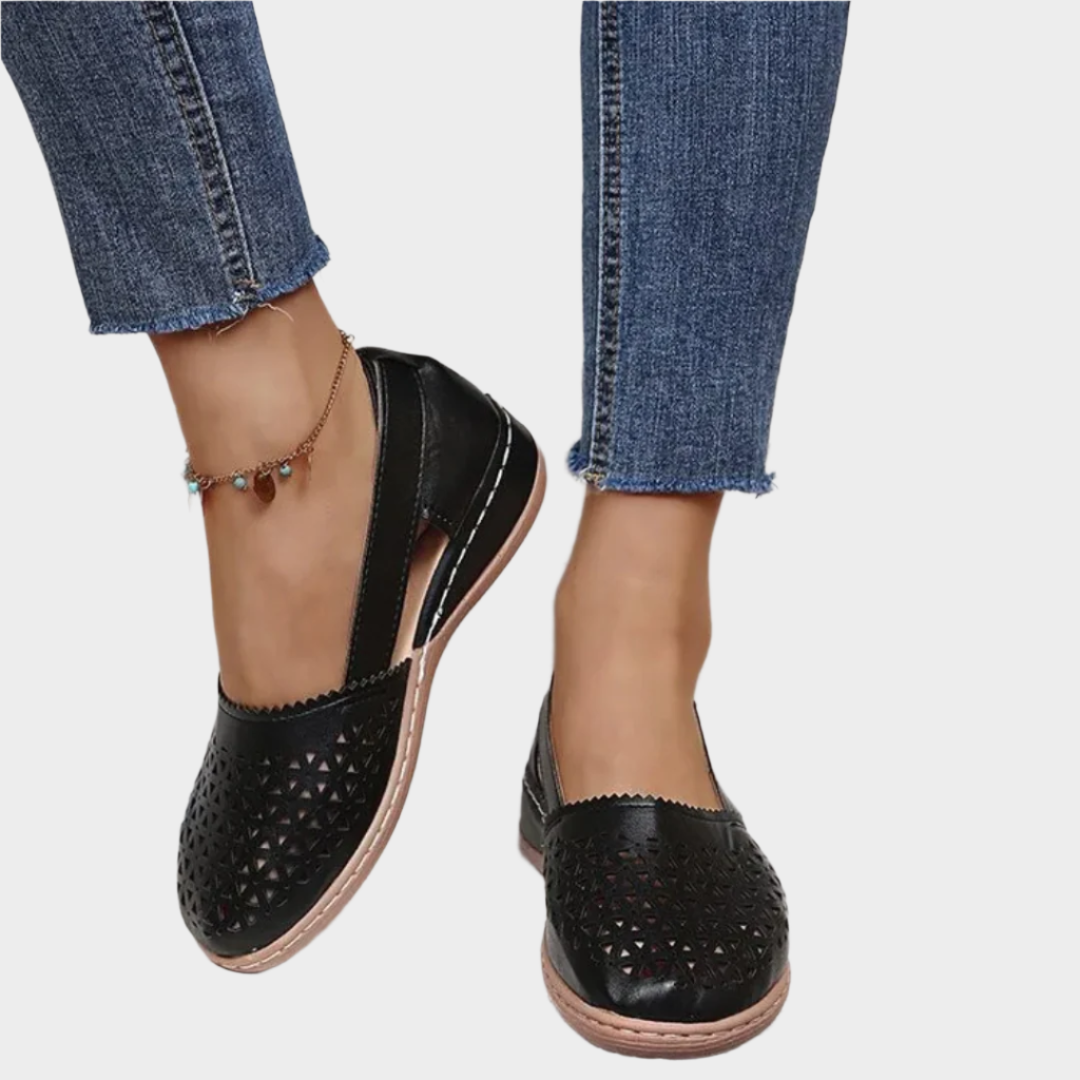 Adéla – Anatomické Kožené Baleríny s Výřezy a Páskem