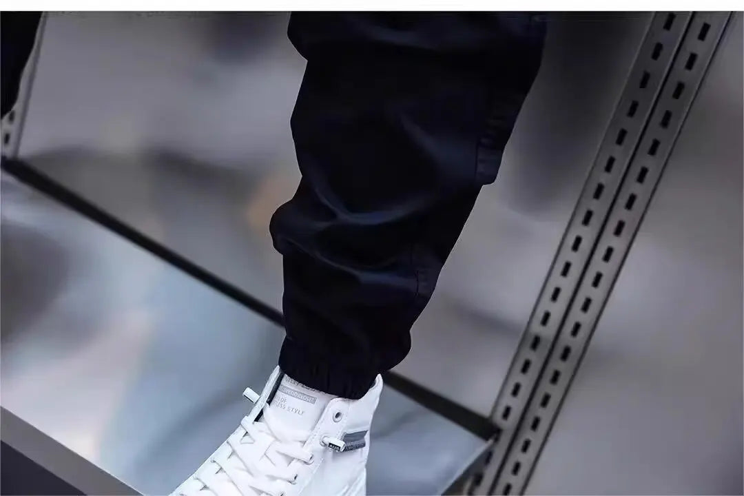 Adéla – Sportovní Kalhoty s Elegantními Detaily